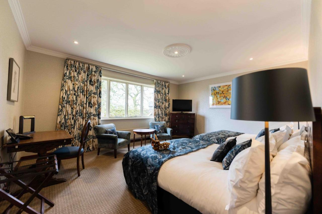 Pennyhill Park Hotel And Spa Bagshot Esterno foto