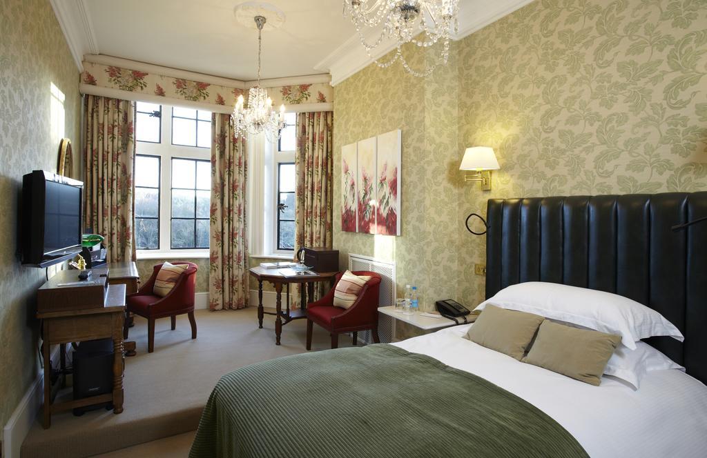 Pennyhill Park Hotel And Spa Bagshot Esterno foto