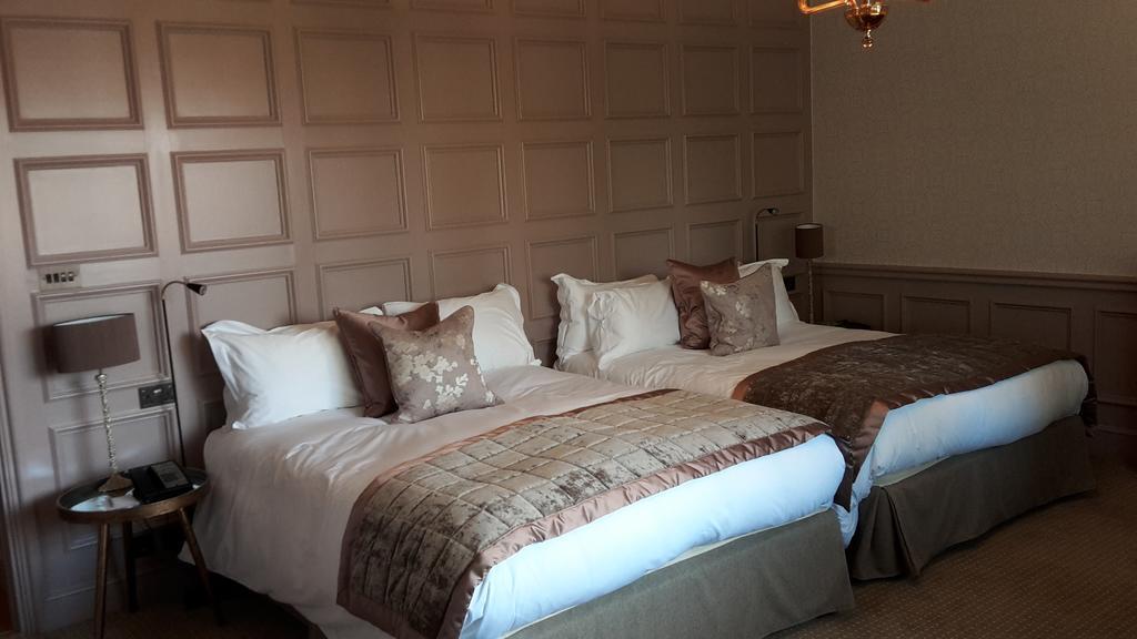 Pennyhill Park Hotel And Spa Bagshot Esterno foto